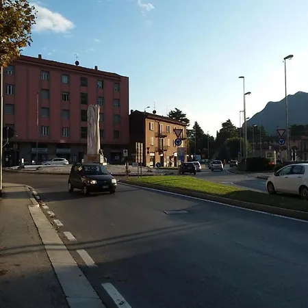 Del Bosco E Del Elimar Alojamento de Acomodação e Pequeno-almoço Lecco